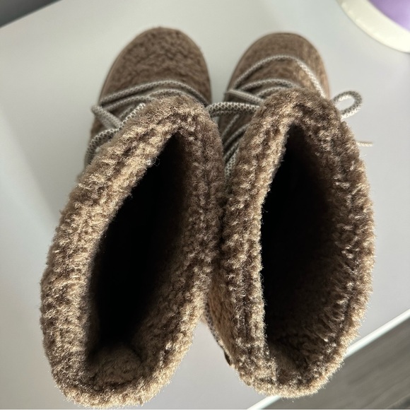 Fall winter snow boots Size 8 - Picture 2 of 9